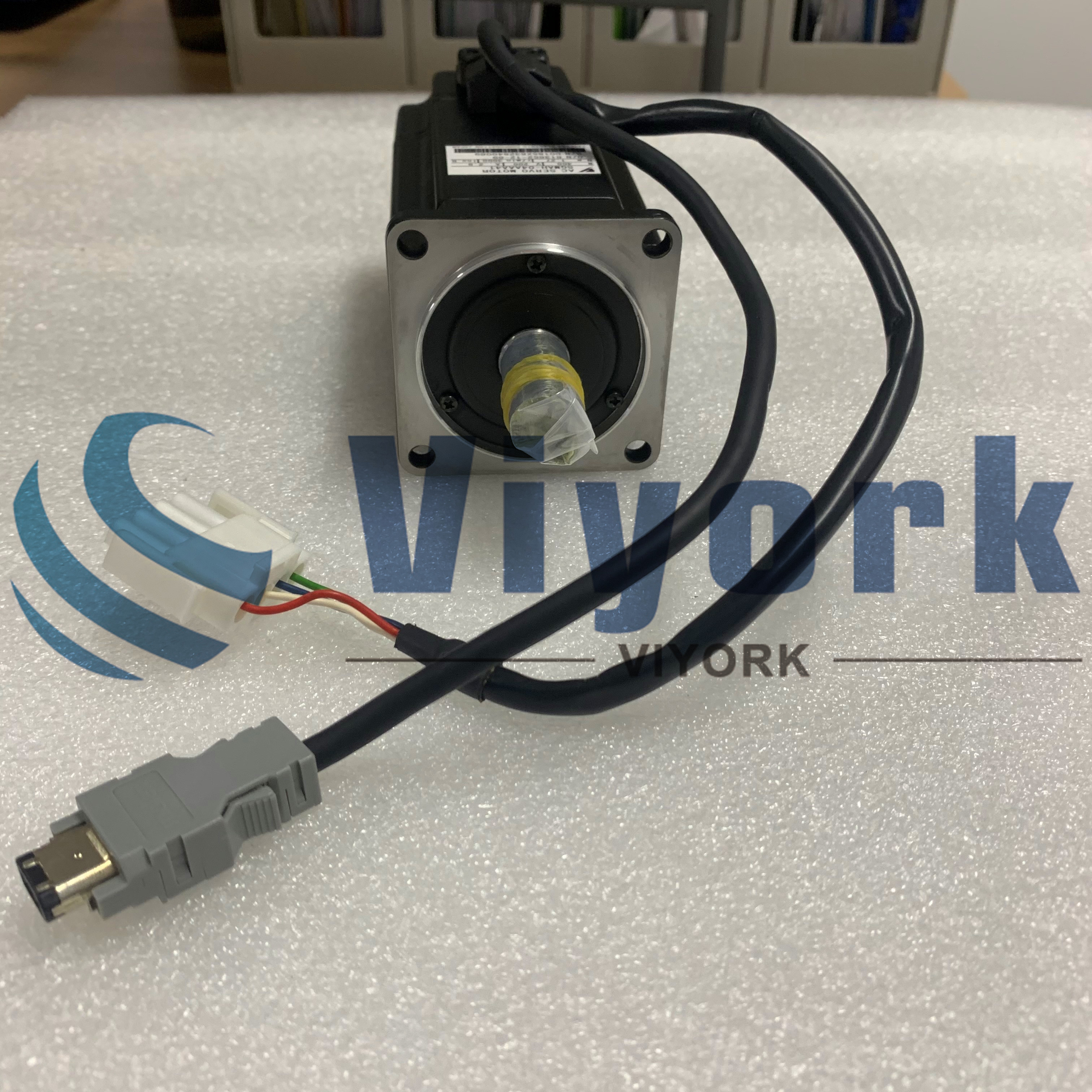 SGMAH-04AAA41 SERVOMOTOR DE CA 3000RPM 2.8A 400W 200V 1.27N.m NUEVO