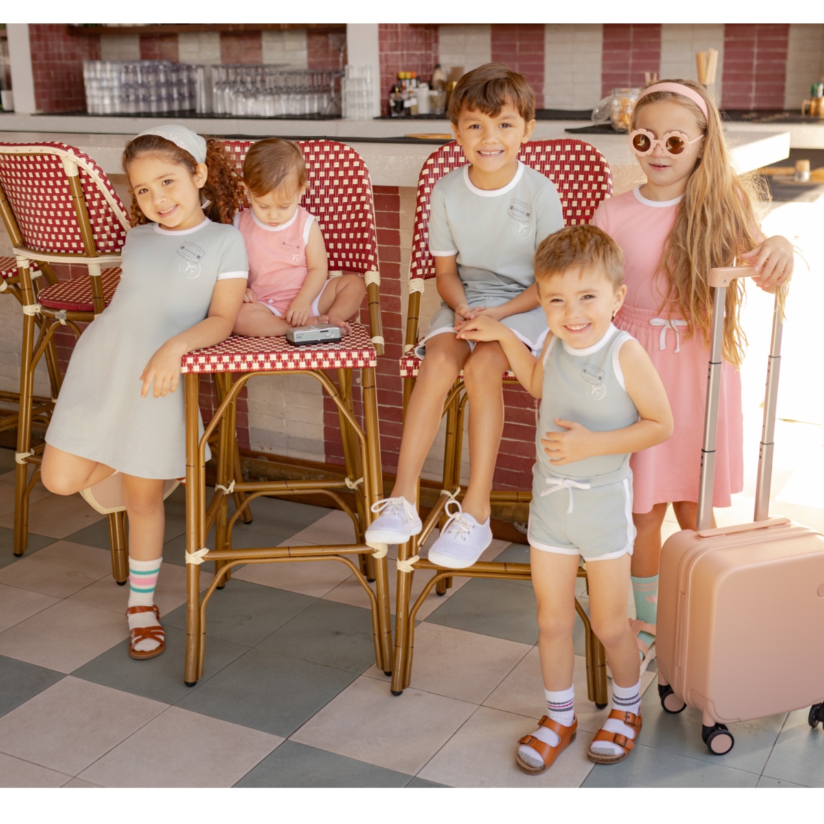 Coleção de camisetas de algodão AP SS26 Ringer Stamp, roupa casual de verão para meninos e meninas, conjunto de vestido, camisa, roupas combinando para a família.