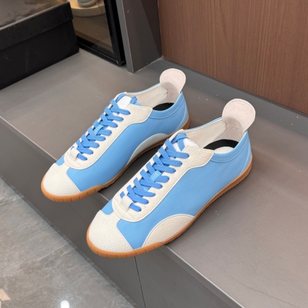 Markowe buty z rabatem, buty do dojazdów do pracy, sneakersy casualowe, buty codzienne, baleriny, buty ze skóry naturalnej, proste, ale stylowe, niezobowiązująco uniwersalne.