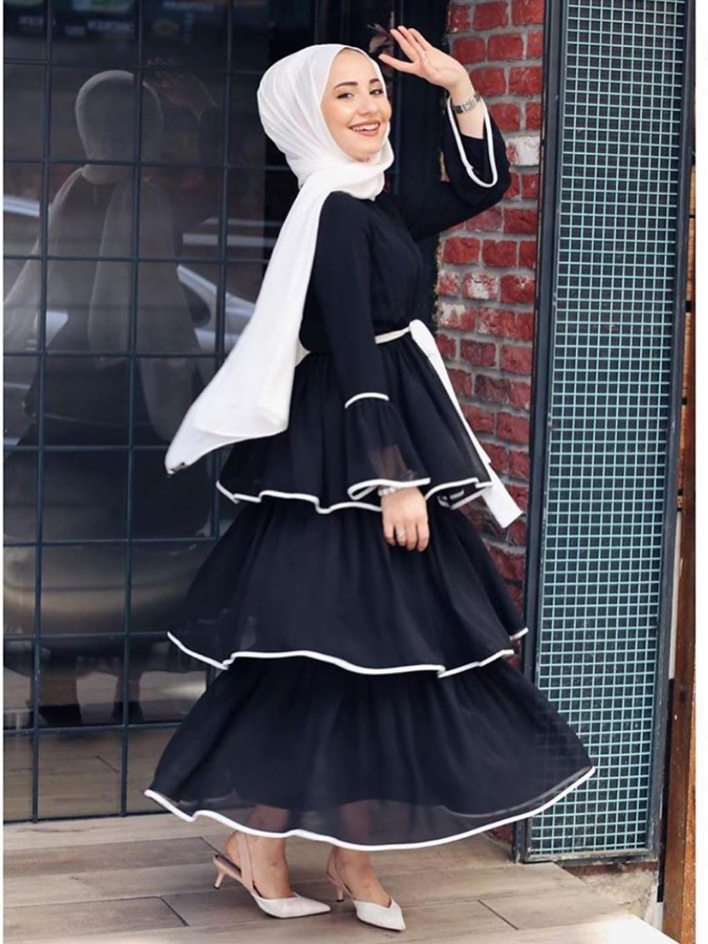 ดูไบอิสลามมุสลิมชุดเค้กหวานผู้หญิง Flare Sleeve LACE-up Multi-Layer จีบ Cupcake ชุดข้อเท้า-ความยาวเสื้อผ้าอิสลาม