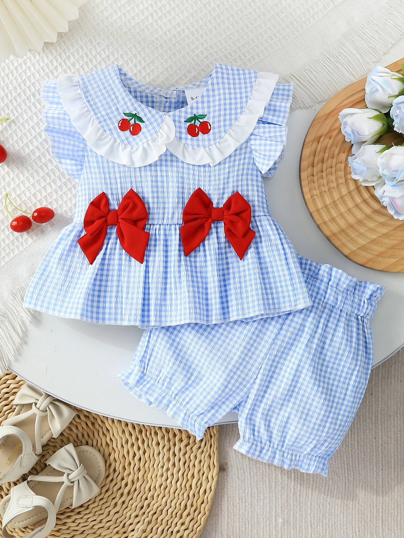 Set Estivo 2 Pezzi per Bambine 9-12 Mesi, Top con Ricamo a Ciliegia e Motivo a Quadretti Blu con Volant e Pantaloncini, Abbigliamento Casual Quotidiano per Neonati