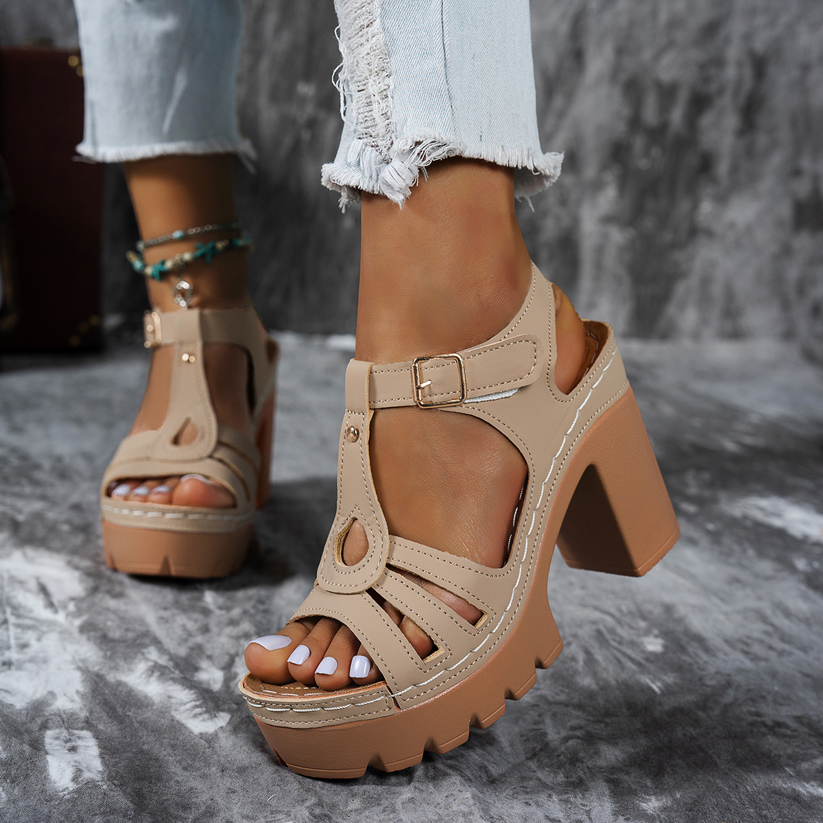 Neue Ethnische Römische Sandalen mit Verzierten Riemen, Sommerliche T-Absätze im Lässigen Europäischen und Amerikanischen Stil, Damen High Heels mit Dicken Absätzen