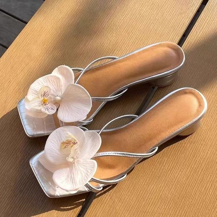 Sandal Wanita Satu Tali Hak Tebal Ujung Terbuka Seksi Sandal Ujung Persegi Dekorasi Bunga Anggrek Sepatu Pantai Musim Panas Wanita