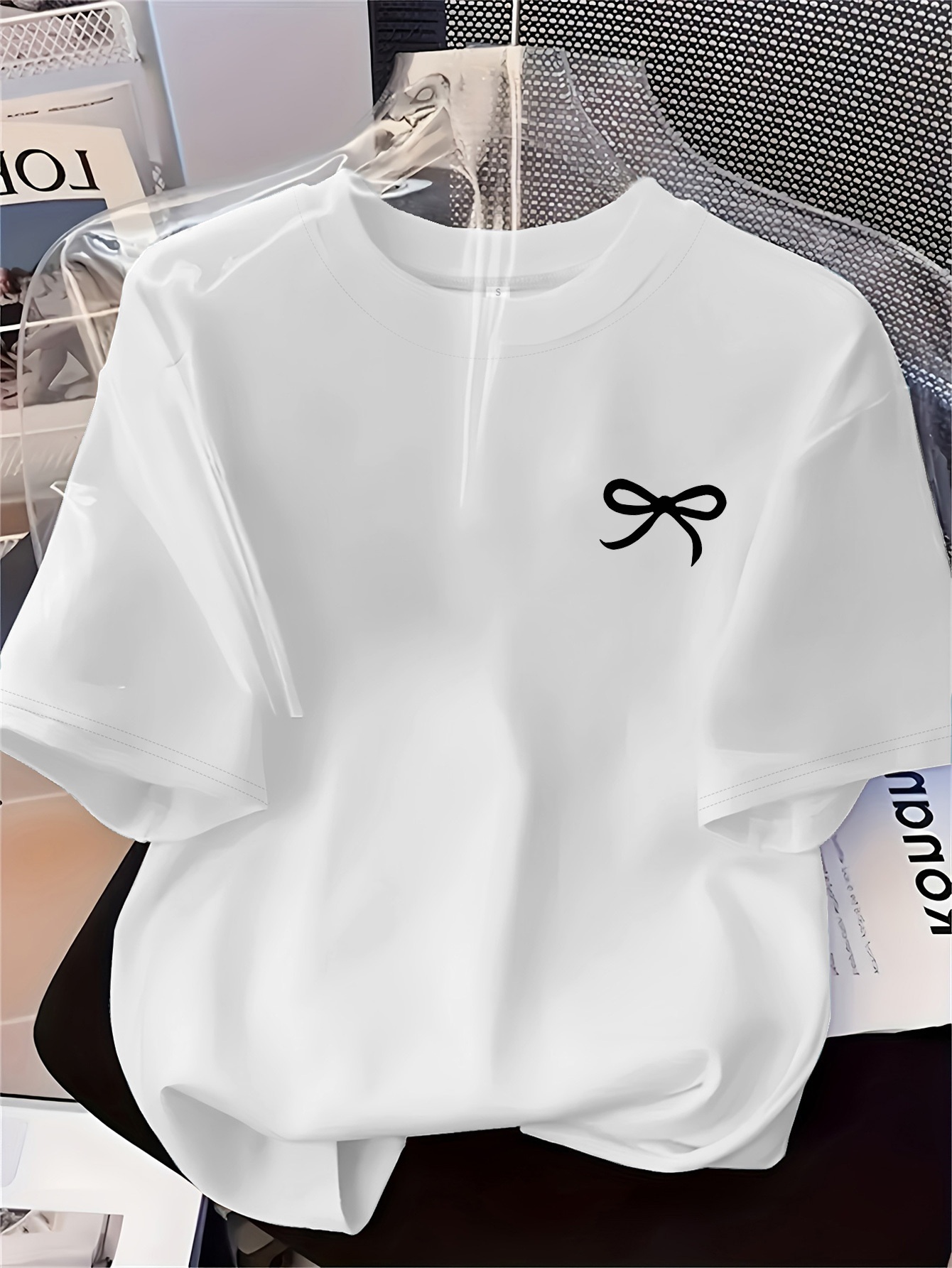 ใหม่เสื้อยืดผู้หญิงสีดำพิมพ์ลายโบว์สไตล์เรียบง่ายแฟชั่นลำลองเสื้อยืดแขนสั้นนุ่มสบายฤดูร้อนเสื้อผ้าผู้หญิง