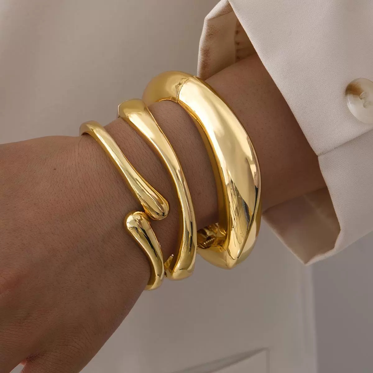 Minimalistyczna, złota, masywna bransoletka typu cuff dla kobiet, modna, elegancka, wodoodporna, otwarta bransoletka, retro biżuteria.