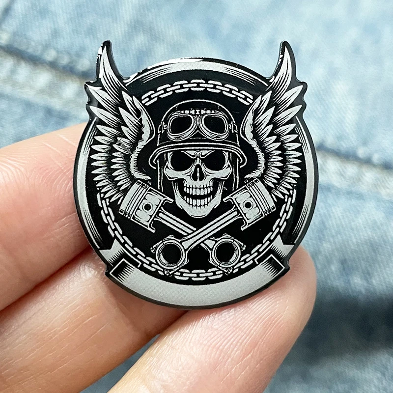 กะโหลกโบราณสวมหมวกกันน็อครถจักรยานยนต์ Art Badge Lapel Pin เหรียญเข็มกลัดอุปกรณ์เสริม Gothic ที่ไม่ซ้ํากันเครื่องประดับของขวัญสินค้า