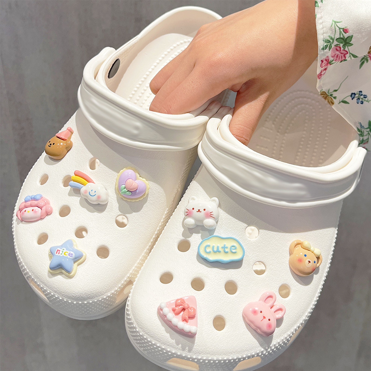 Set Aksesoris Sepatu Pelangi Kristal Hewan Lucu Bunga DIY Dapat Dilepas untuk Sepatu croc charms