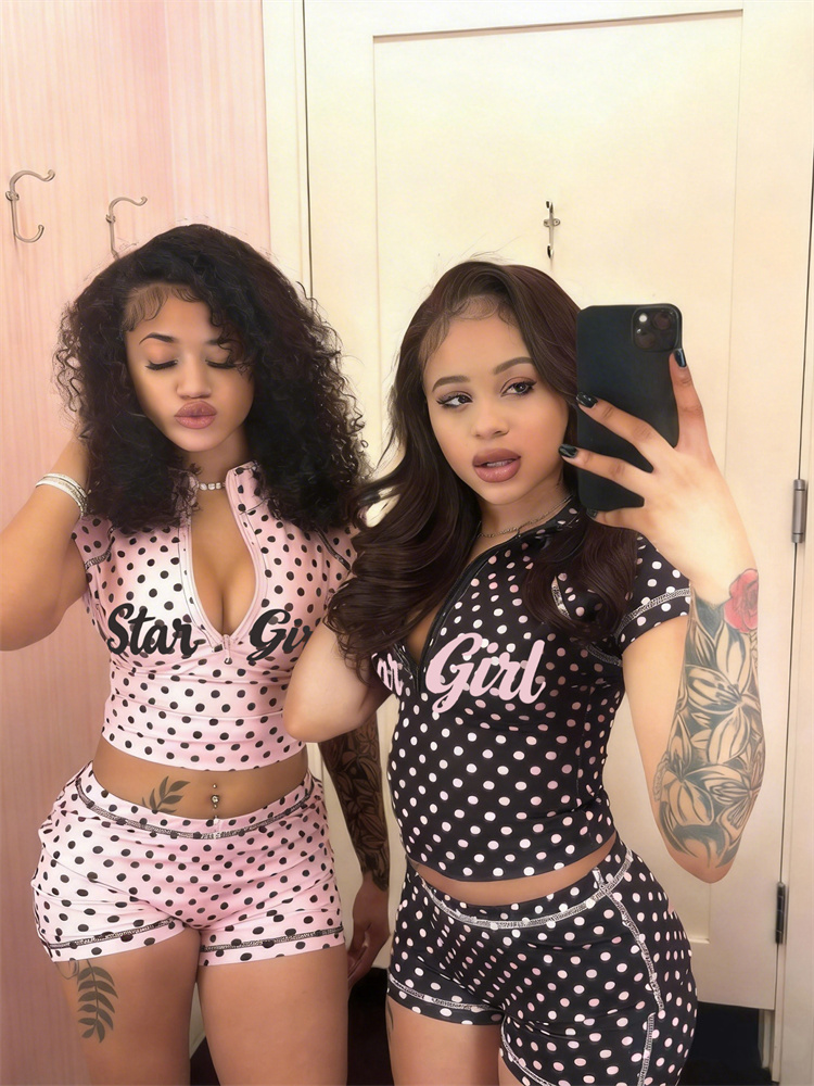 Kliou Set 2 Potong Motif Polkadot Wanita Atasan Crop Lengan Pendek Turtleneck Ritsleting + Celana Pendek Skinny Gaya Fashion Seksi Jalanan