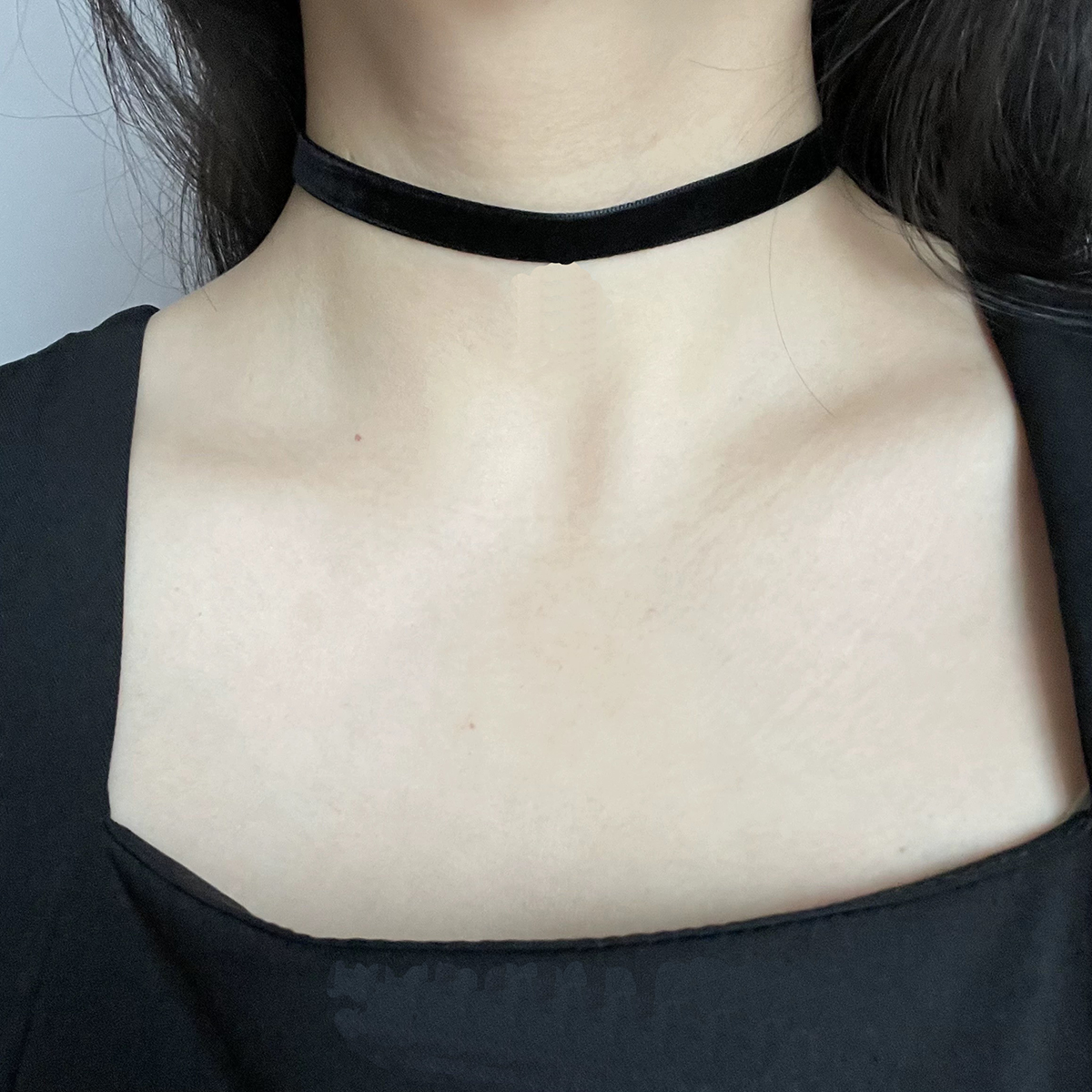 Eenvoudige vintage zwarte fluwelen riem choker Nekband Choker Nekband Choker Nekband Korte sleutelbeenhals Halsaccessoires