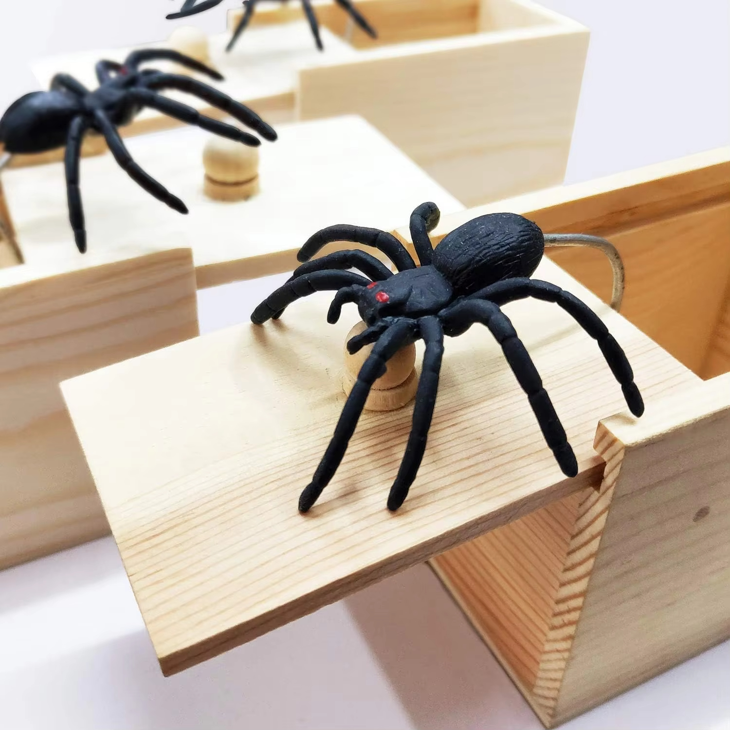 Hölzerne Spinnen-Streichbox, lustiges Spielzeug, Überraschung, Spinne, erschreckt, Streichbox, Witz, Streich, Trick, Spielzeug für Erwachsene, Kinder, Halloween, Aprilscherz, Geschenk