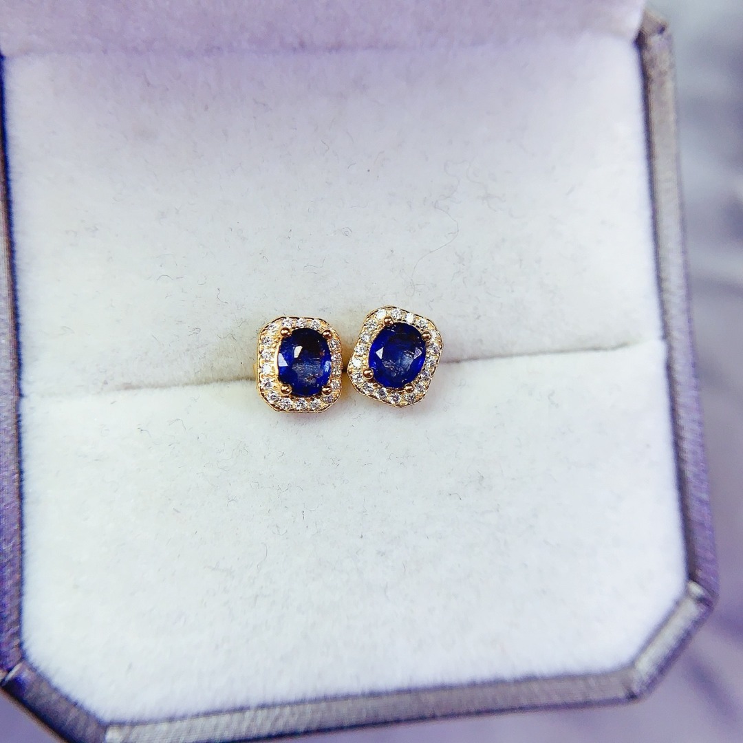 Splendidi orecchini con zaffiri blu naturali per le donne realizzati in argento sterling S925. Un capolavoro di design di lusso. Regalo perfetto