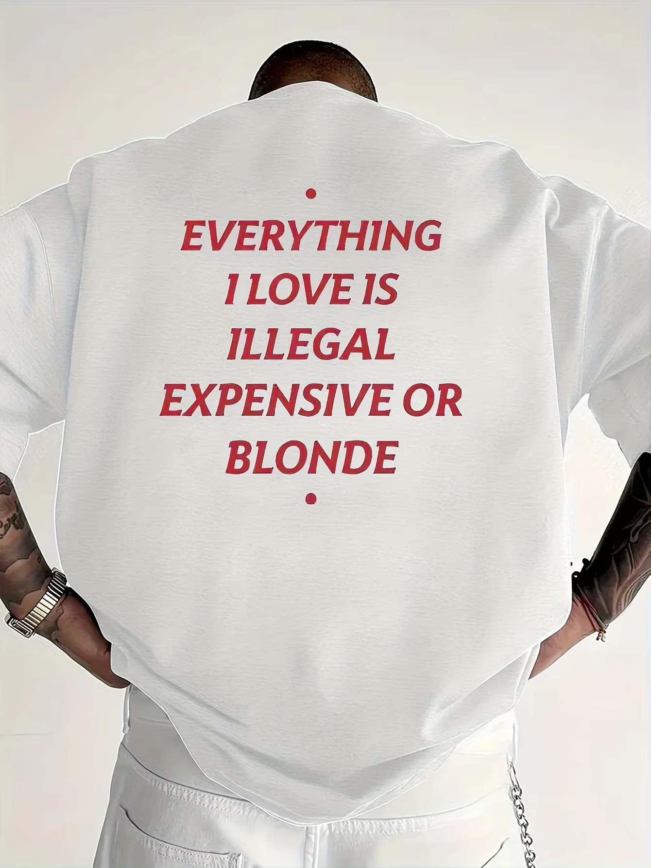 Nuova Maglietta da Uomo 2026 con Stampa 'Everything I Love Is Illegal', Traspirante, Manica Corta, Streetwear