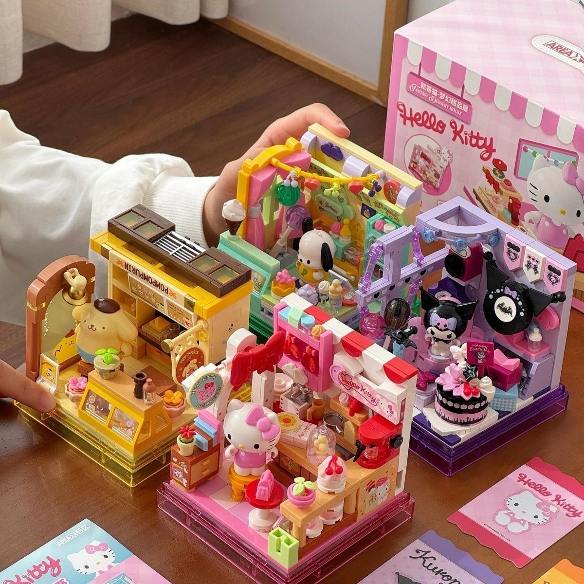 Area-X Sanrio caja ciega de bloques de construcción Mini tienda Hello Kitty Kuromi Cinnamoroll modelo decoración juguetes sorpresa para regalo de niños