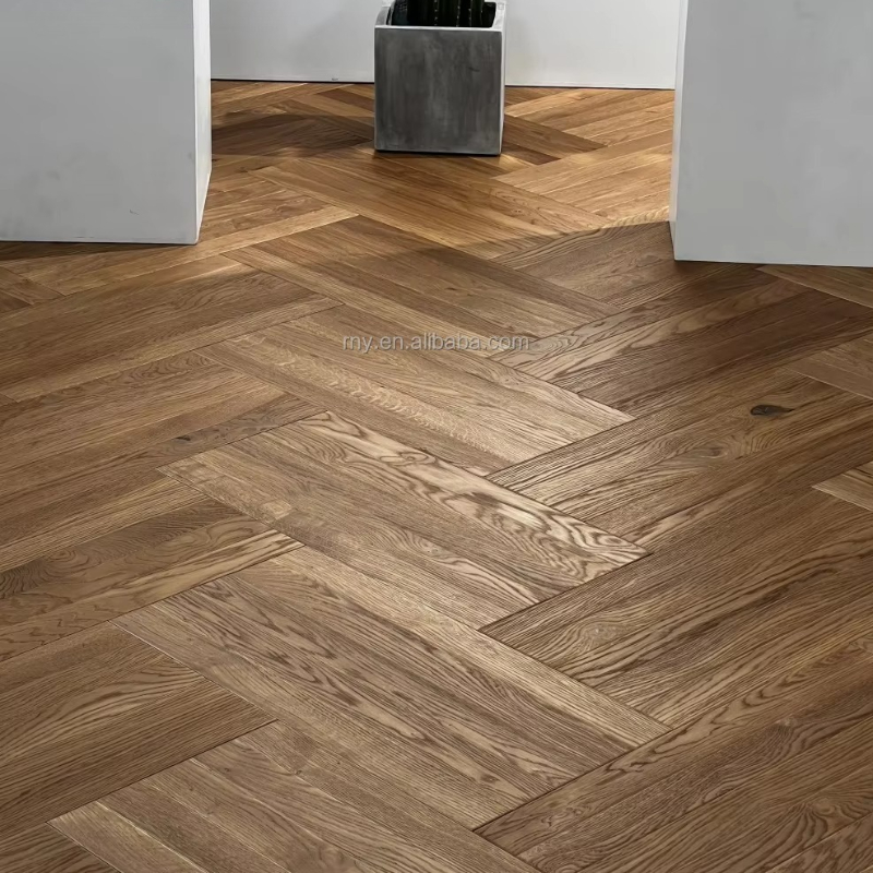 Versión personalizada piso de roble de parquet de espiga cepillado piso de madera para el hogar comercial de madera dura
