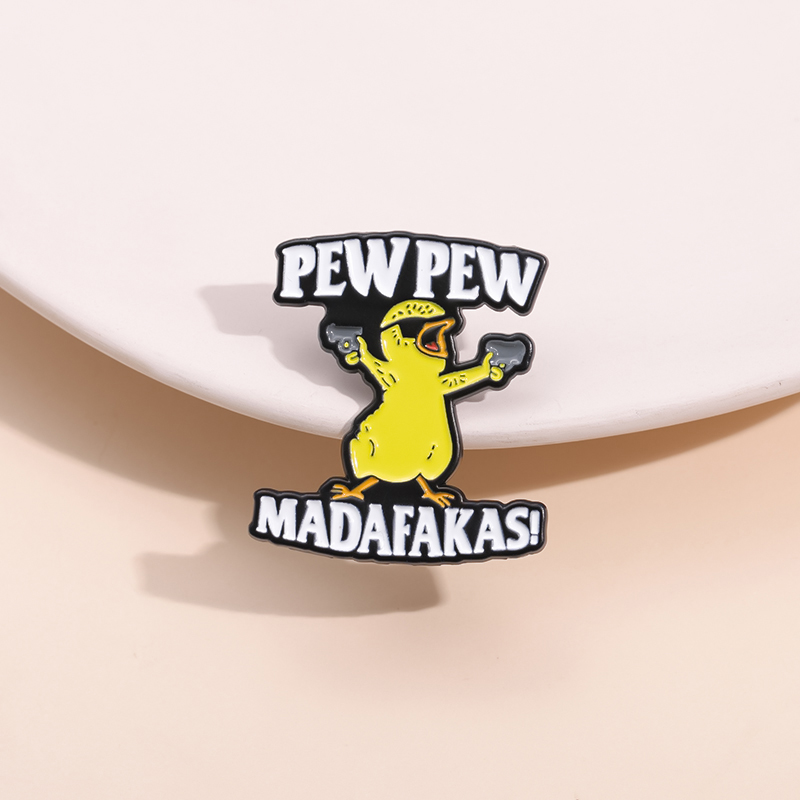 Броши Pew Pew Madafakas, желтая крутая одежда с цыпленком, рюкзак, эмалированные булавки, значок на воротнике и лацкане, мультяшная оптовая продажа ювелирных изделий, подарок