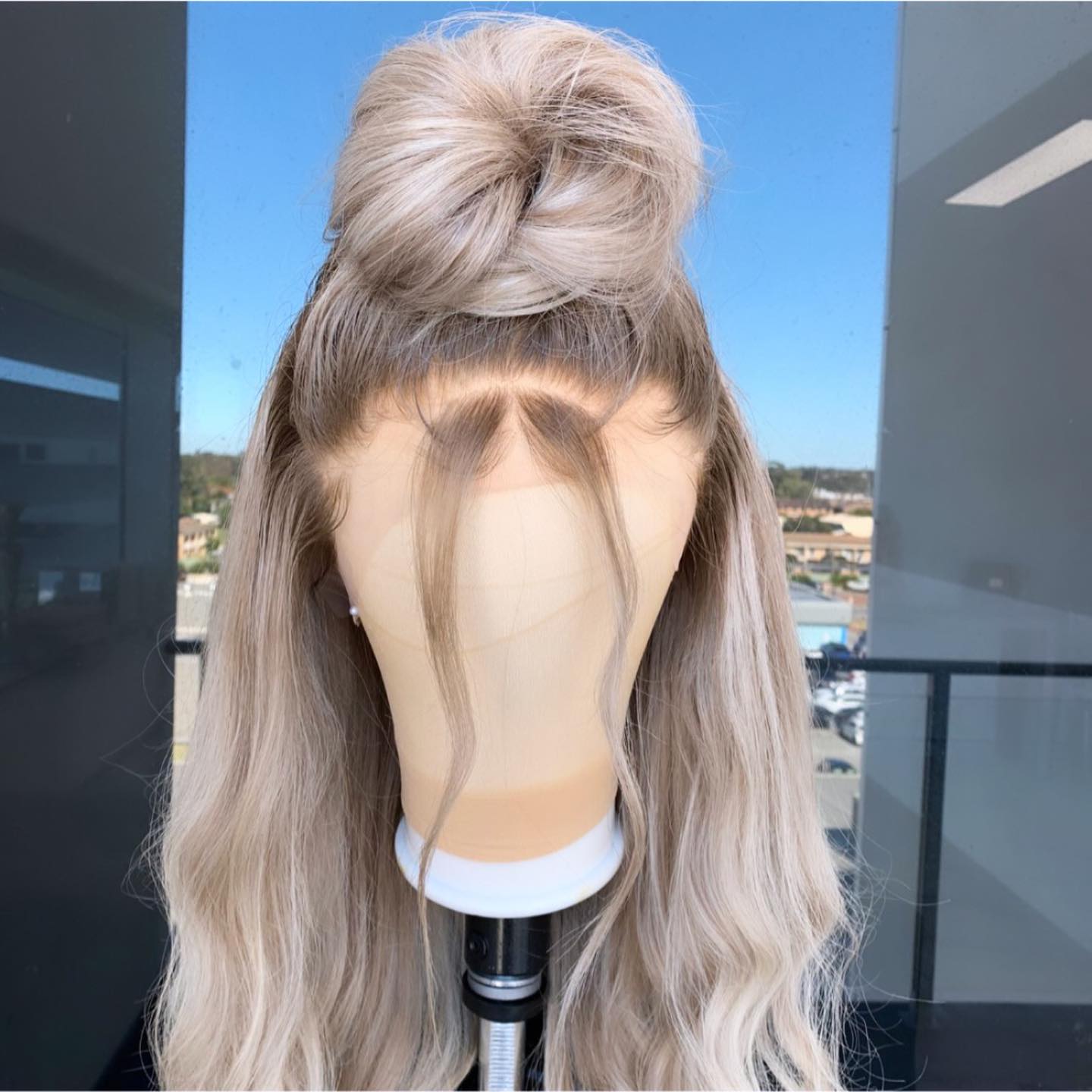 QW-Peluca de cabello sintético para mujer, pelo largo con encaje Frontal, sin pegamento, color rubio ceniza, degradado, para fiesta de Cosplay