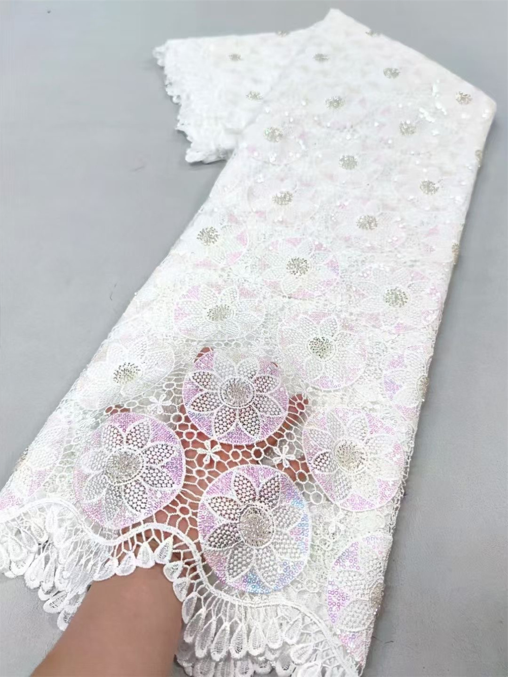 Tela de encaje africano 5 yardas de alta calidad 2025 tela de encaje blanco con lentejuelas bordado de piedra vestido de fiesta nigeriano de lujo A944-1