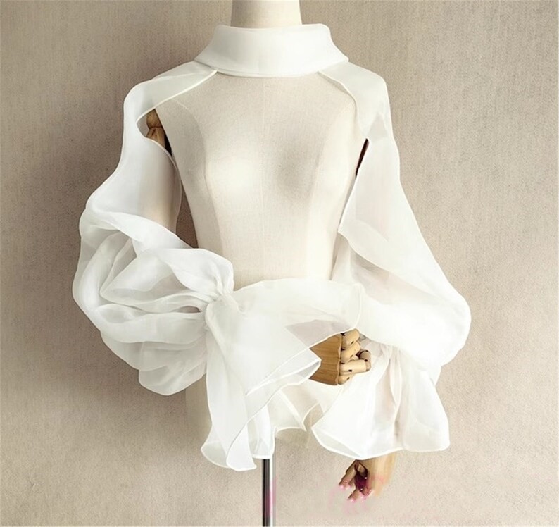 Organza 웨딩 어깨 걸이 푹신한 전체 트럼펫 슬리브 ​​하이 넥 백리스 신부 볼레로 신부 자켓 공식 파티 어깨 걸이 여성 케이프