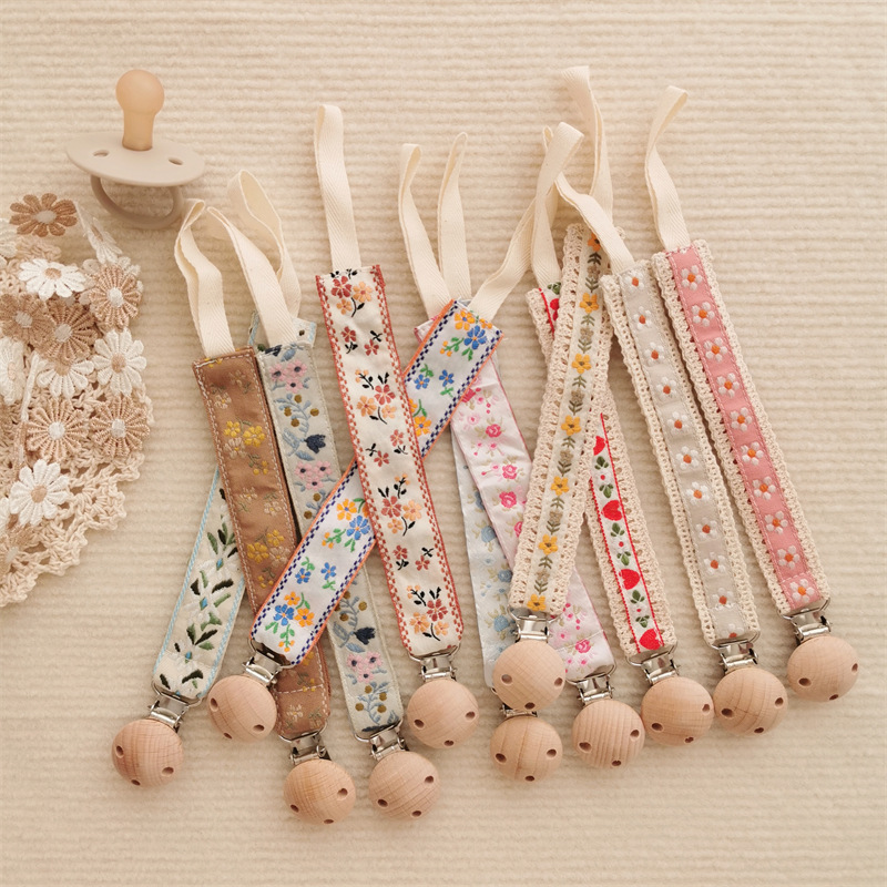 Retro Wood Pacifier Clip Chain for Baby Boys Girls Aesthetic Embroidery Floral Newborn Pacifier Holder Nipple Supply Accessories