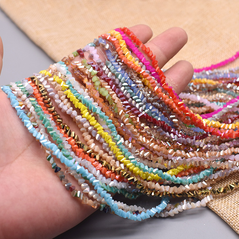 Nieuwe Kleur Driehoek Kristal Kralen 4mm 130 stks Charm Kristalglas Losse Kralen Voor Sieraden Maken DIY Oorbel Ketting