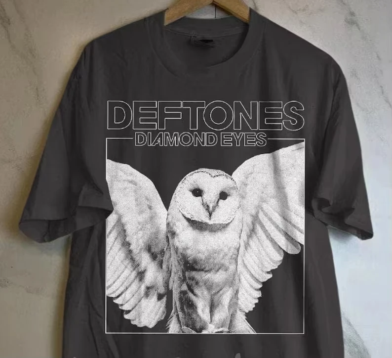 Футболка рок-группы Deftones Tour «Diamond Eyes». Футболка с эксклюзивом для показа и поиска света в тьме.