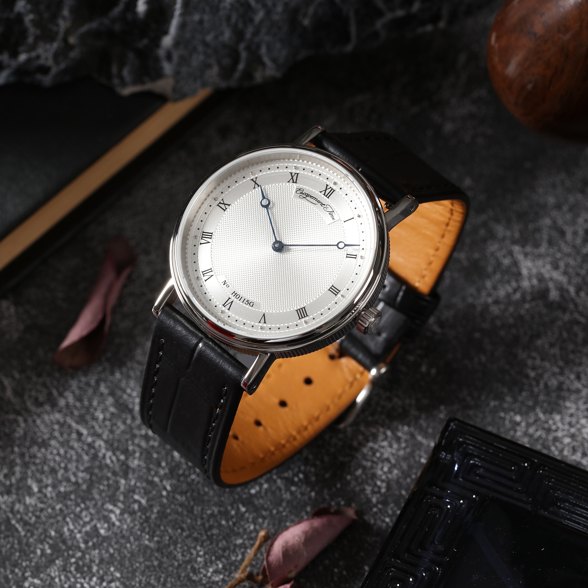 【Tempo d'escapement】 Montre à mouvement à quartz Boîtier de 38,5 mm étanche 50 M Main de traitement thermique bleue
