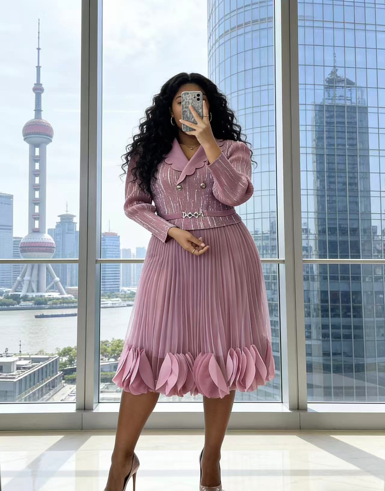 2026 Elegantes Kleid mit Anzugkragen, bedruckt, Miyake-Bronzing, langärmelig, plissiert, neues Kuchenkleid, Damenbekleidung