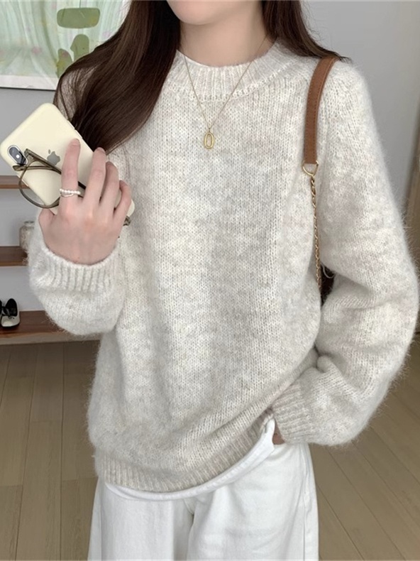 女性のラウンドネック長袖ニットセータールーズフィット快適な秋冬カジュアル無地Tシャツインナーウェア