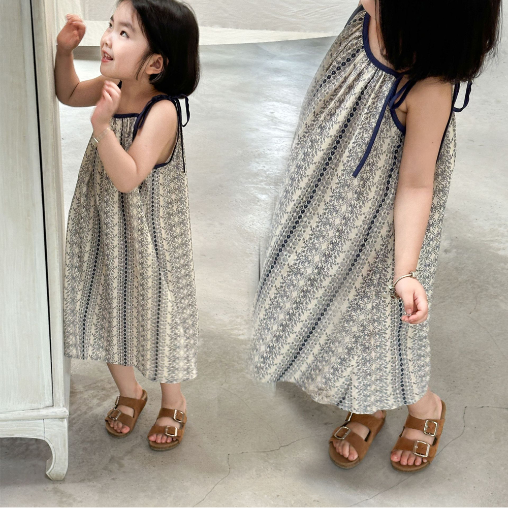 2026 Zomer Nieuwe Collectie Koreaanse Kinderkleding Koreaanse Stijl Tie-Up Leuke Bloemenprint Losse Mouwloze Strandmeisjesjurk