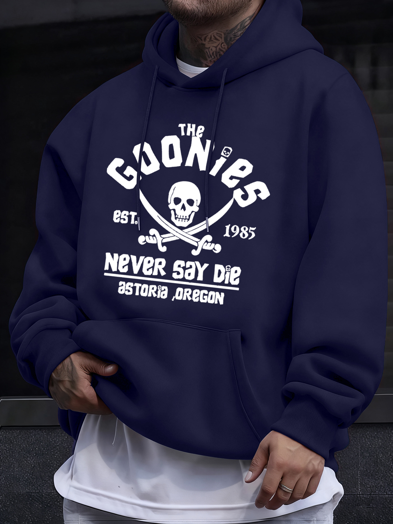 เสื้อสเวตเชิ้ตผู้ชาย Distressed Goonies Never Say Die แฟชั่นลำลอง ฮู้ดดี้เนื้อนุ่ม ทรงหลวม เสื้อคลุมขนแกะ สำหรับฤดูใบไม้ร่วง เสื้อผ้าสำหรับทุกเพศ