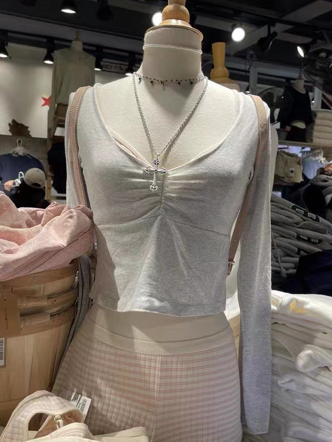 Pieghe grigio manica lunga Crop Top per donna scollo a V cotone sottile T-shirt sexy femminile dolce carino semplice magliette di base Y2k Top