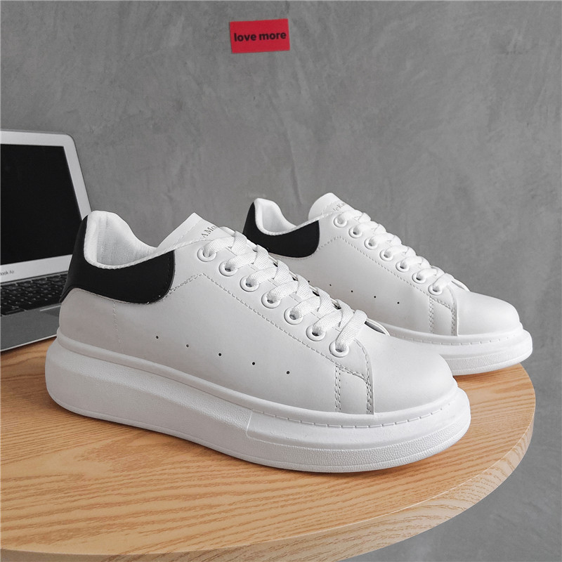Sapatos masculinos brancos, respiráveis, leves, para primavera e verão, sola macia, confortáveis para caminhada, casuais, esportivos, para estudantes.