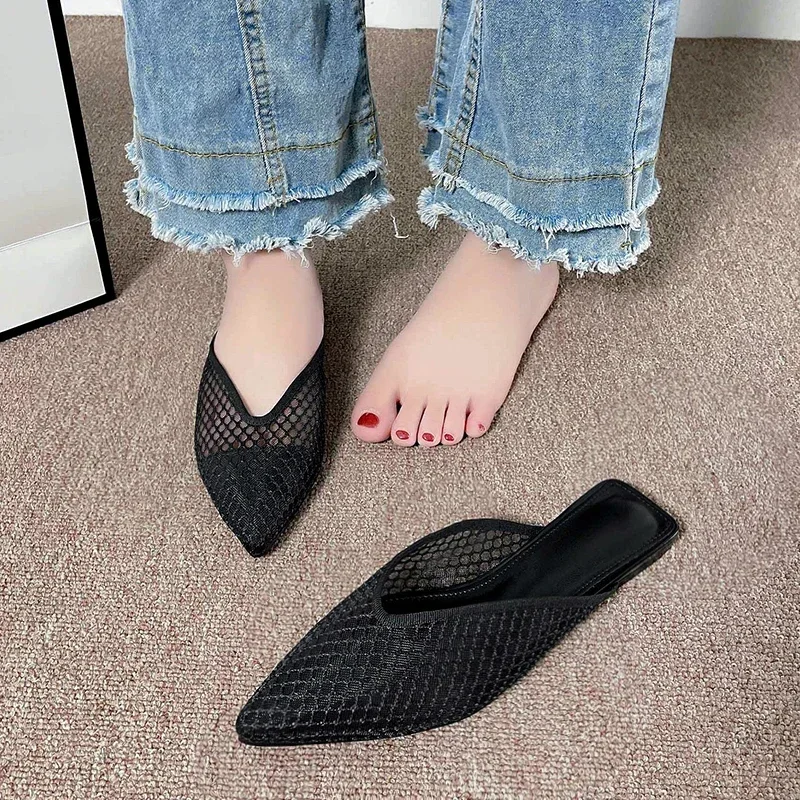Zapatos planos de malla hueca, zapatillas de medio paquete con punta estrecha a la moda, nuevos zapatos cómodos de verano de tacón cuadrado para mujer de talla grande