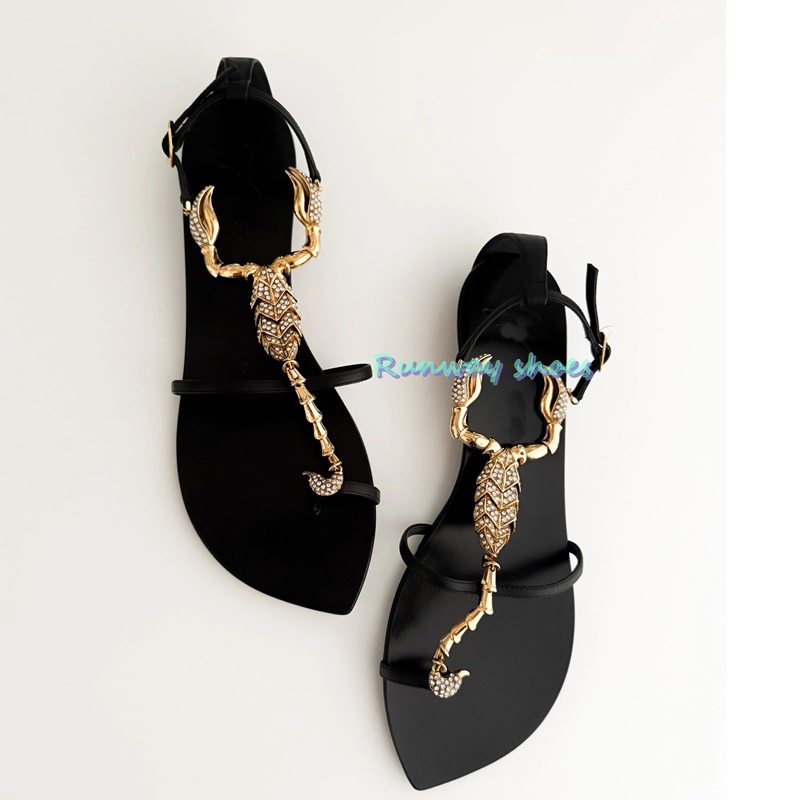 Schoenen met ongebruikelijke vormen Metalen decoratie Sandalen met hoge hakken ModeshowStage Schoenen Luxe sandaal Zwarte Romeinse sandalen