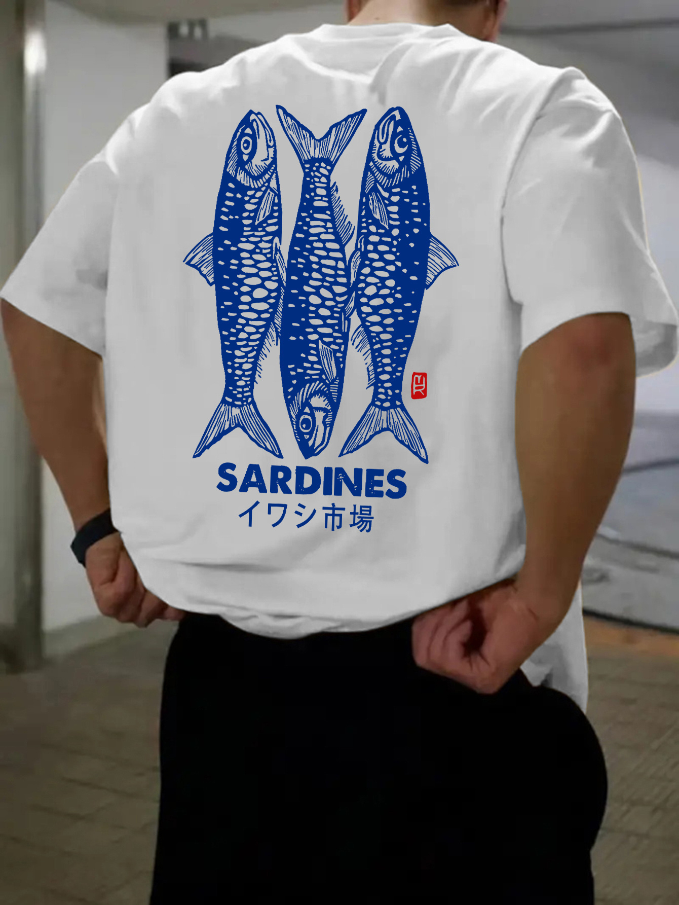 Een heren-T-shirt van 100% katoen, bedrukt met Japanse Sardine-patronen gemaakt van puur katoen, geschikt voor casual zomeroutfits