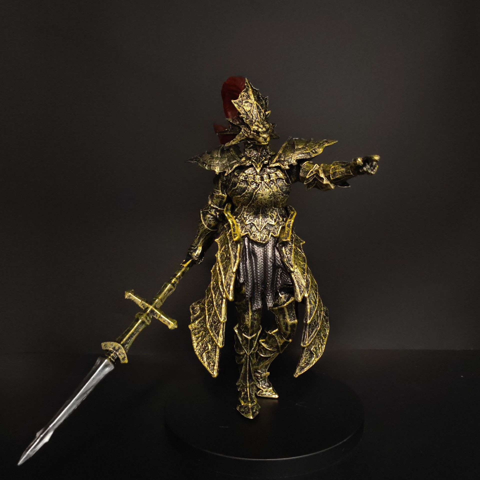 Figura de acción de anime de Dark Souls Dragon Slayer Ornstein, miniatura de juego de guerra, adorno de escritorio coleccionable para fanáticos de los juegos, venta al por mayor