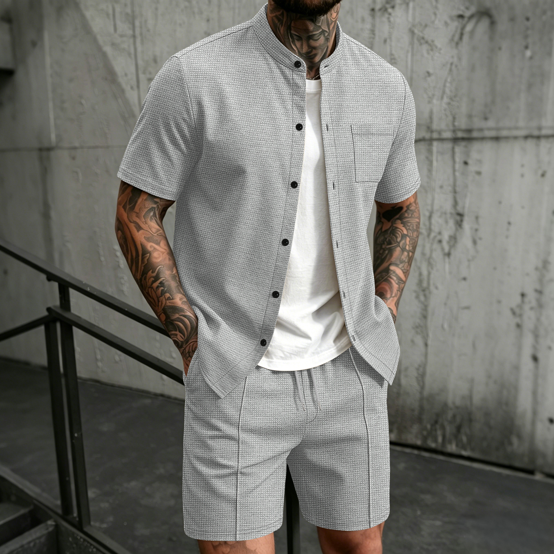 Conjunto Casual de Dos Piezas para Hombre: Camisa de Manga Corta con Cuello Alto y Textura Waffle y Pantalones Cortos con Cordón