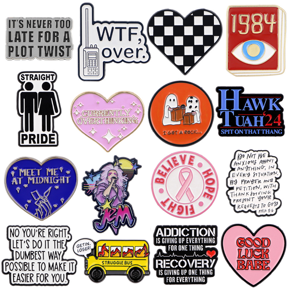 Danemark ges de cas de bombes de citation de ruban rose avec des épingles de bande dessinée, accessoires de manga de sac à dos, broche de bijoux pour des vêtements