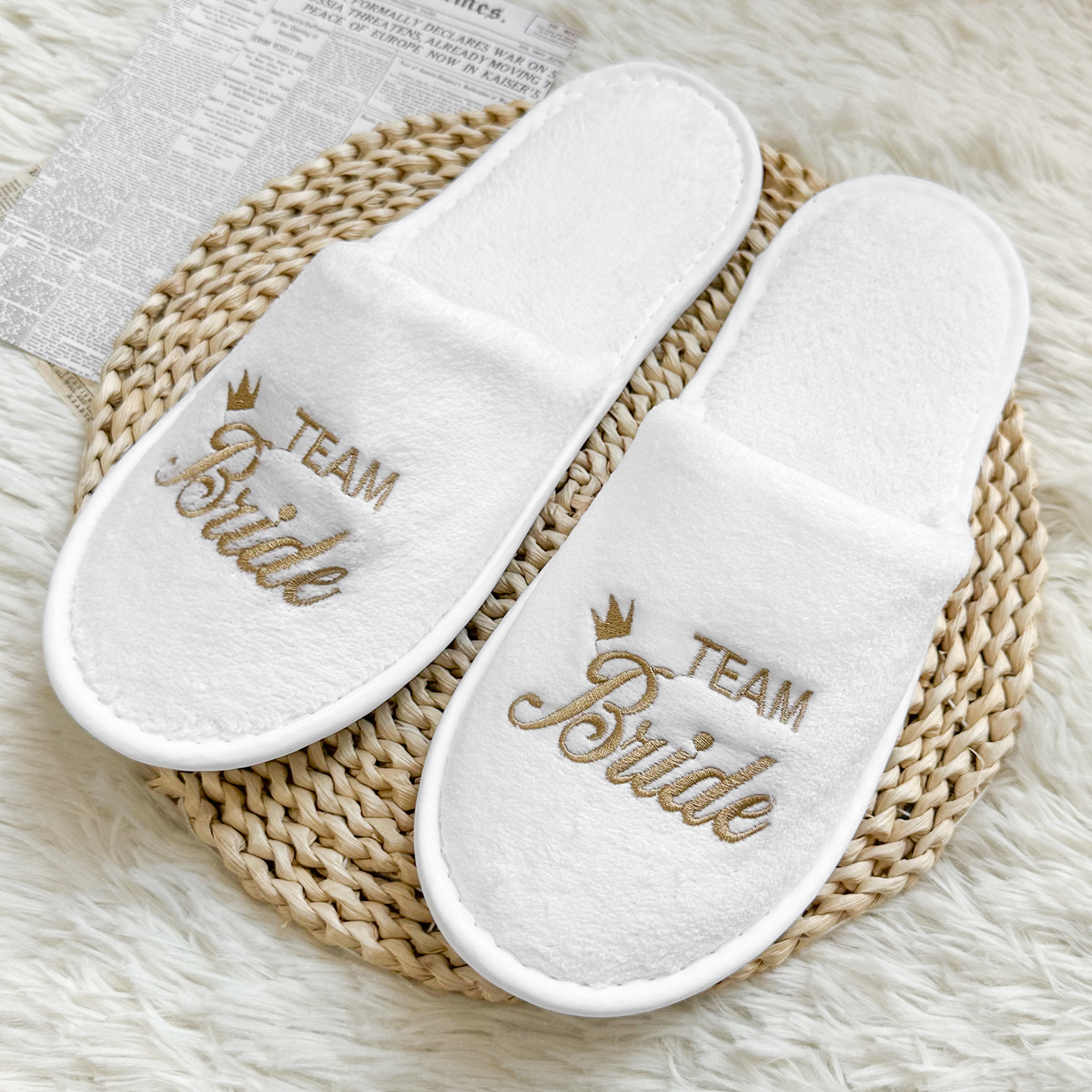 Conjunto de zapatillas para fiesta nupcial, punta cerrada con bordado dorado y rosa, zapatos planos ligeros y acogedores de felpa, suela suave antideslizante para novia