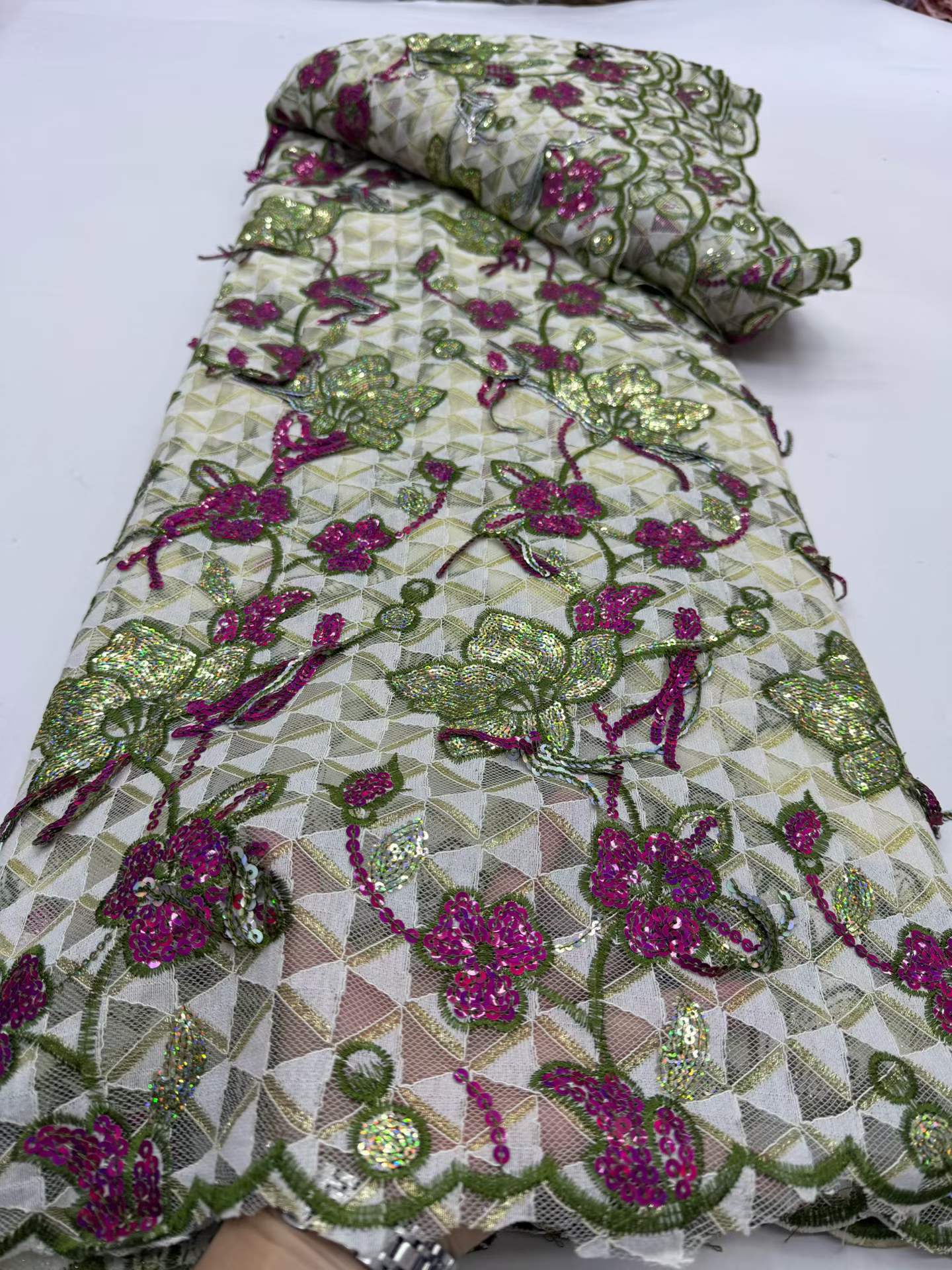 2026 Atacado de Tecidos de Renda Solúveis em Água Africanos, Tecido de Renda Guipure Nigeriana para Vestidos Femininos e Casamentos, Alta Qualidade, 5 Jardas