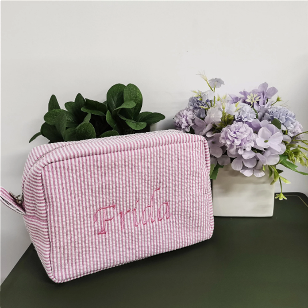 Bolsa de maquiagem seersucker personalizada, bolsa seersucker com nome bordado, bolsa de lavagem personalizada, bolsa de maquiagem para presente de dama de honra de casamento