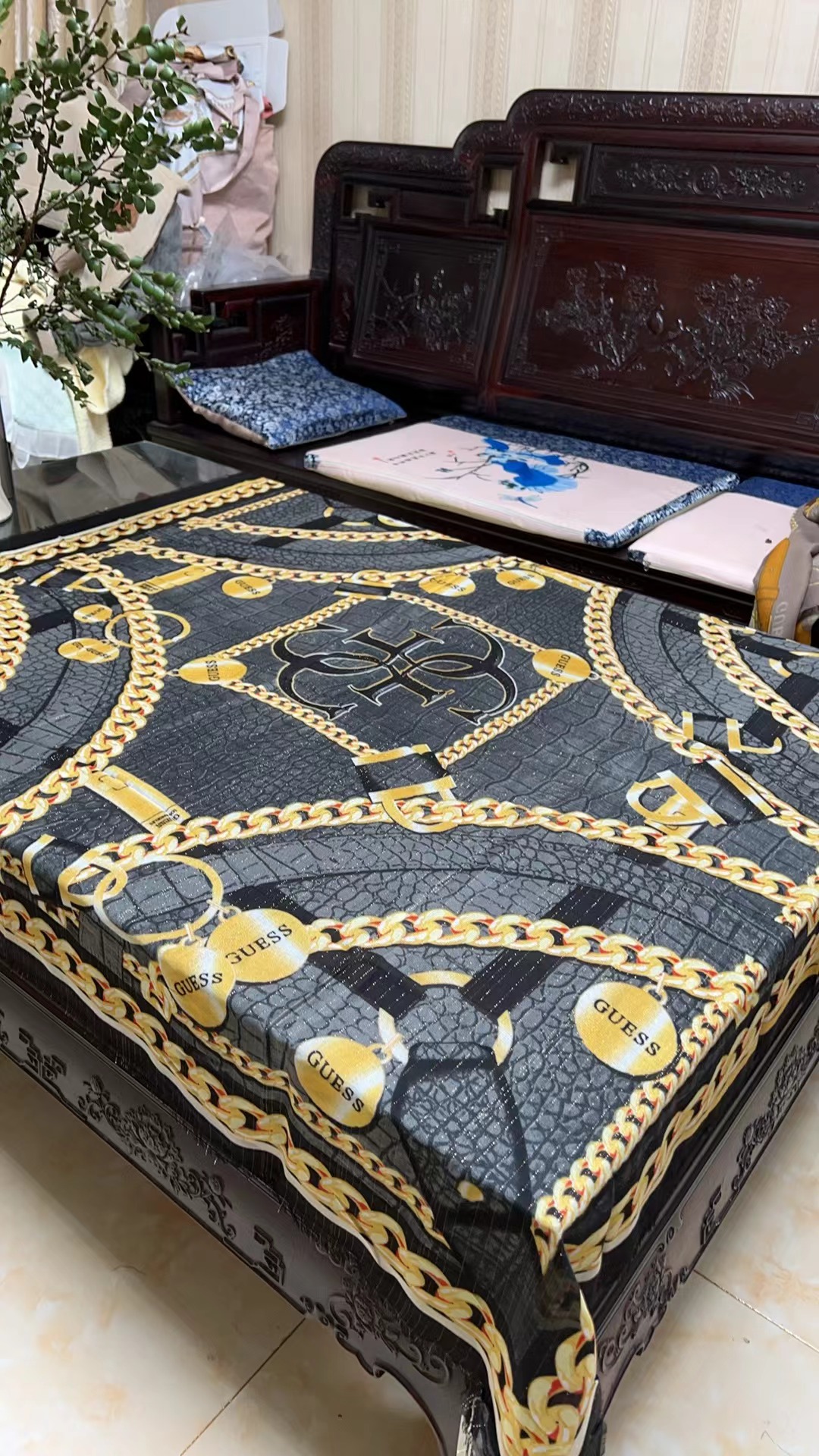 Wholesale 2025 spring and summer new classic fashion scarves holiday sunscreen shawls scarves a variety of styles