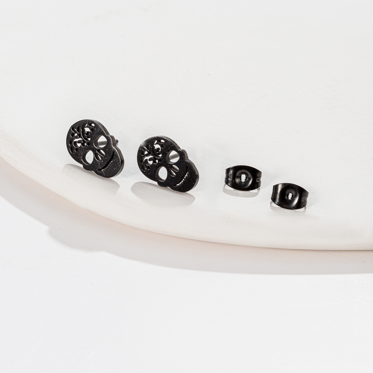 Pendientes góticos Vintage con esqueleto de calavera para Halloween, Piercing para cartílago, oreja, pendientes de acero inoxidable, decoración de fiesta aterradora