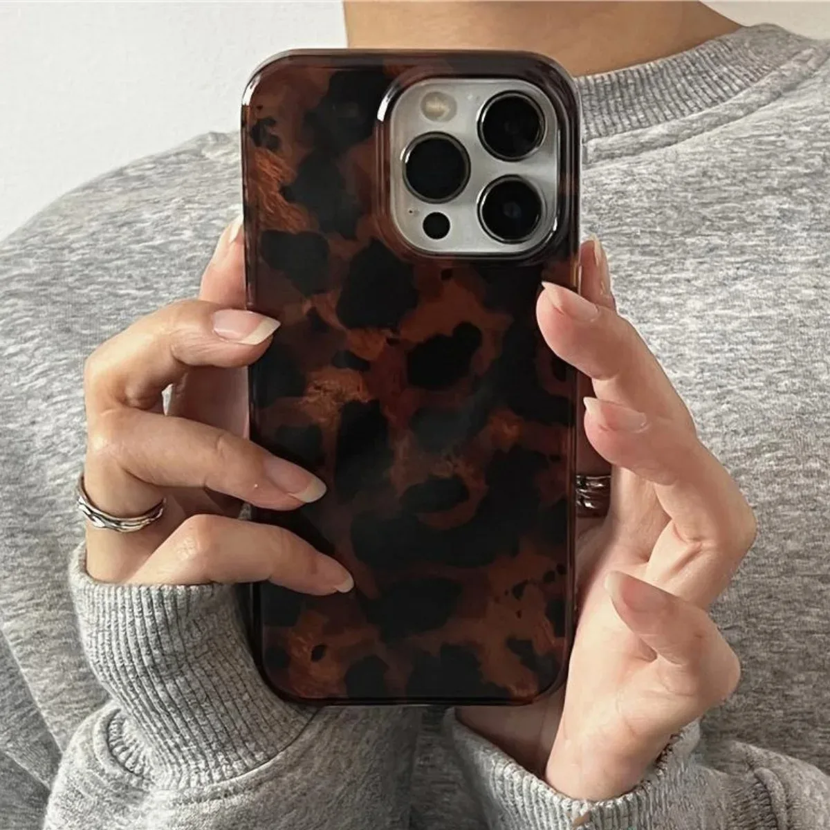 Funda de teléfono con textura ámbar Retro láser para iPhone 17 16 Pro Max 15 14 13 12 11 XS XR 7 8 Plus 16E elegante funda suave con estampado de leopardo