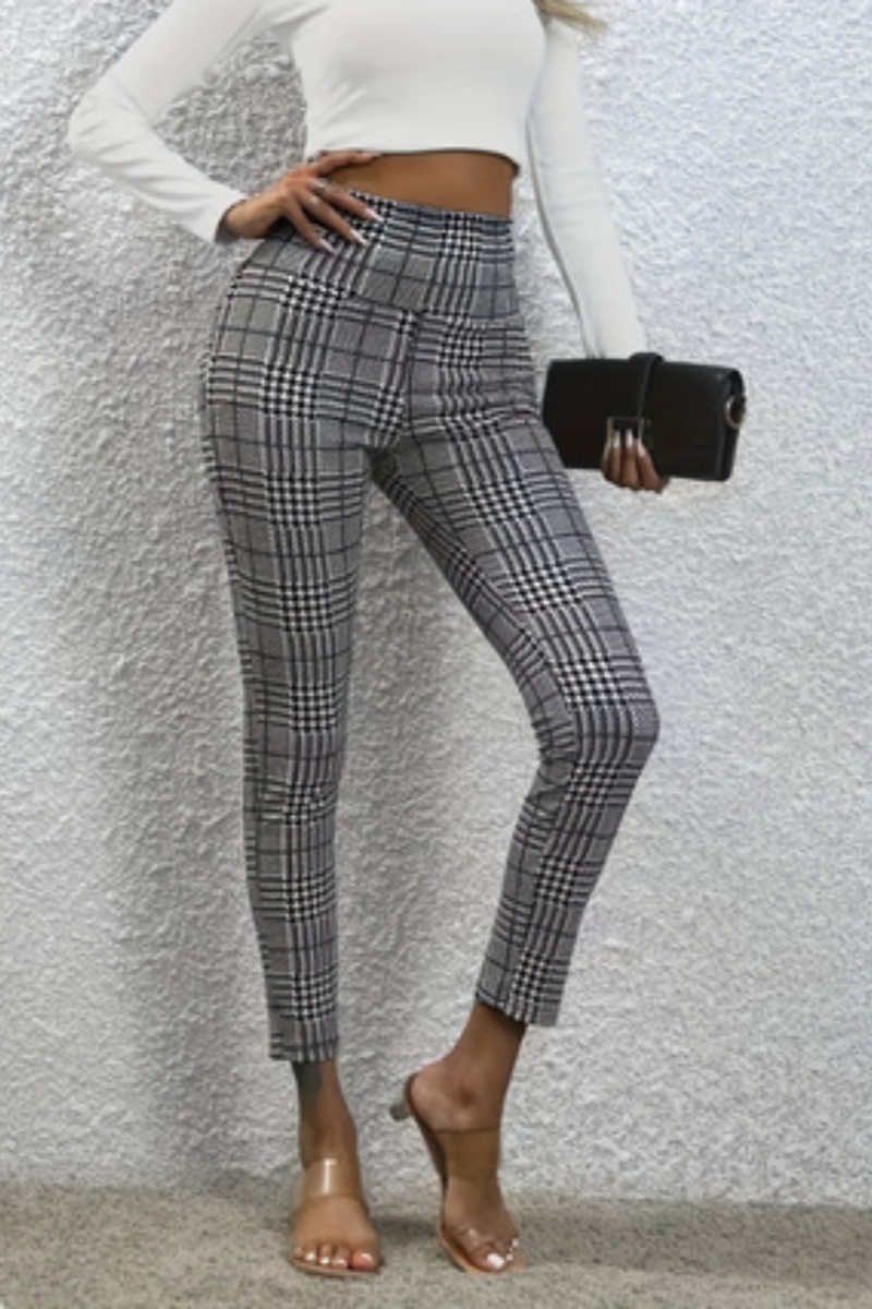 Fashionable women's casual checkered pants