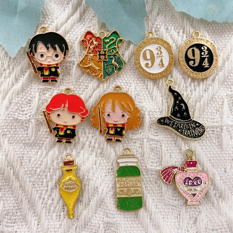 10 pz lega gocciolante Charms ciondolo fascino Cartoon School of Magic ciondolo portachiavi fai da te orecchini accessori gioielli Charms