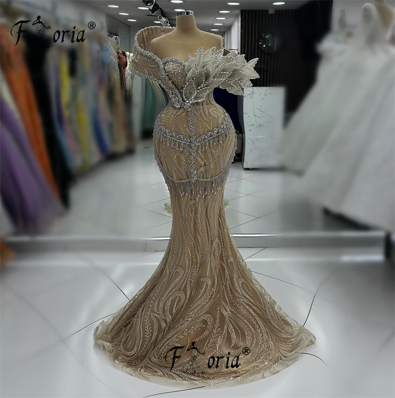 ชุดเดรสปาร์ตี้แชมเปญแบบทางการหรูหรานางเงือกมีพู่คริสตัลสีเงินผ้าปะติดผู้หญิงอาหรับ3D ชุดออกงานกลางคืนแต่งงาน
