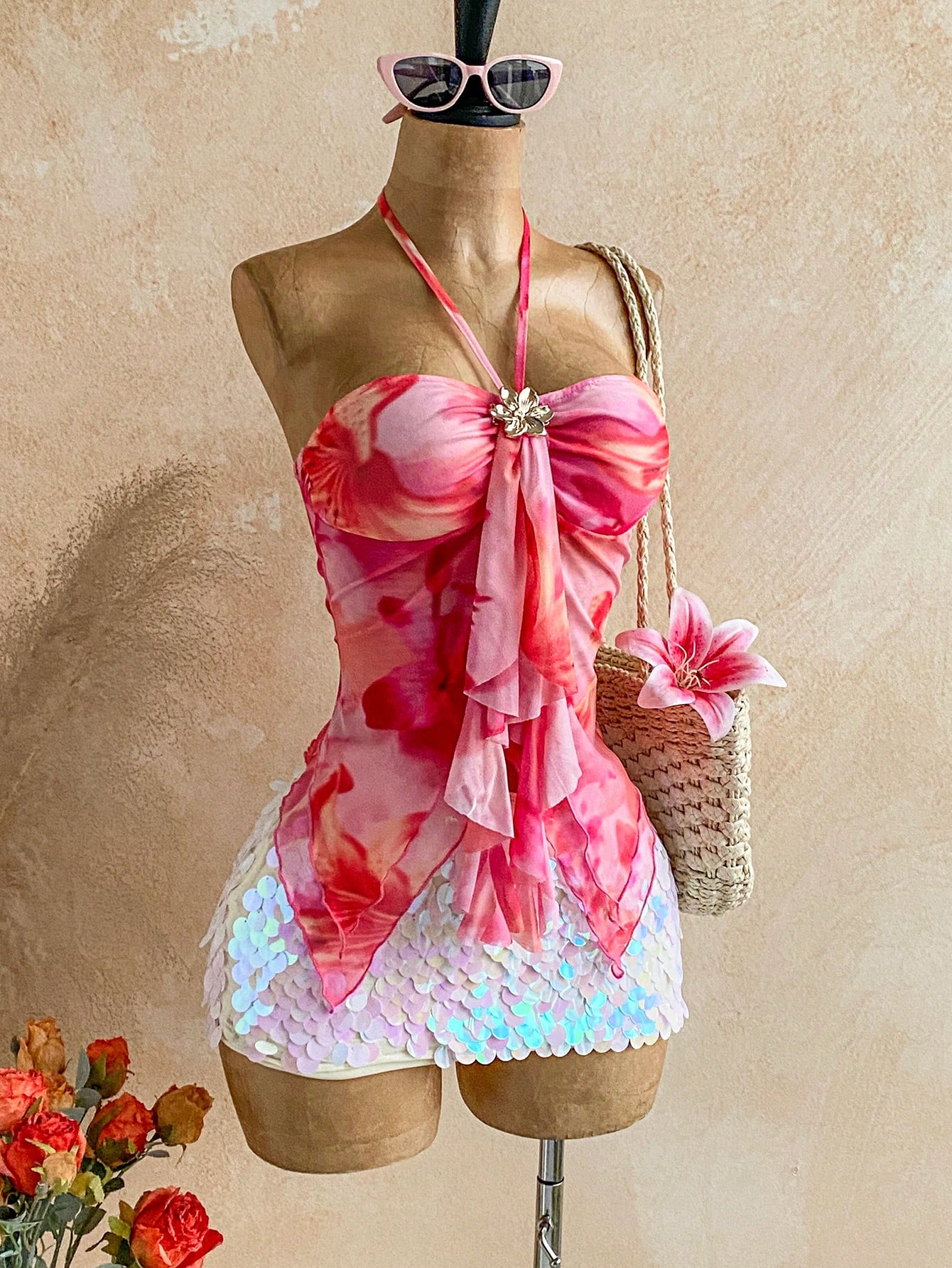 Elegancka damska bluzka typu halter, top z kwiatowym nadrukiem, odkryte ramiona, wiązany na szyi. Idealne na wakacje, podróże, wypadki na plażę, randki i inne okazje.