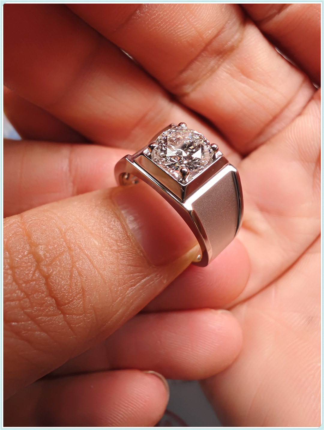 18-karatowe złoto Białe złoto 1-karatowy męski pierścionek Lab Grown Diamond CVD Platinum 950 Pierścionek Męski pierścionek zaręczynowy Szeroki matowy pierścionek zaręczynowy