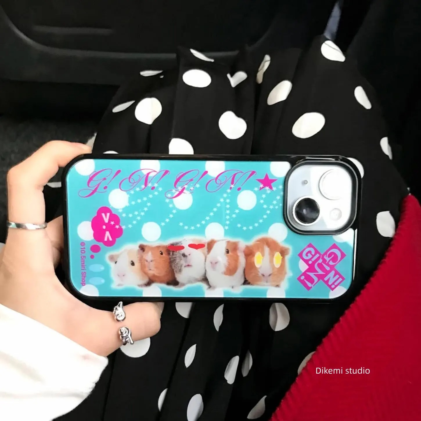 Capa de Silicone Antichoque Coreana Branca com Bolinhas para iPhone 17 Air 16 ProMax 15 14 Plus 13 12 11